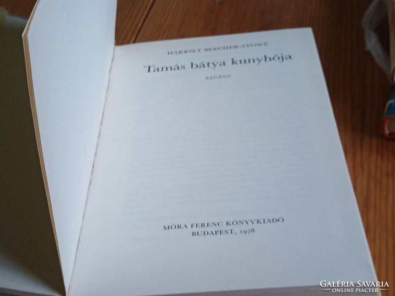 Harriet Beecher-Stowe: Tamás bátya kunyhója  2500ft óbuda