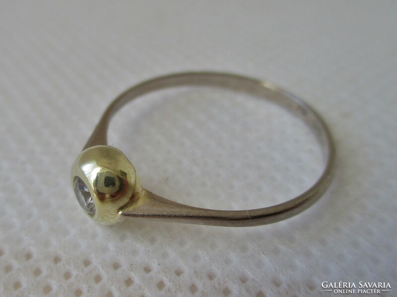 Elegant 18kt gold ring with a white stone in a button setting