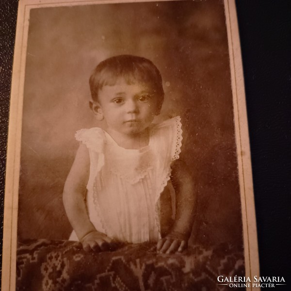 Photo of a fairy child from the 19th century