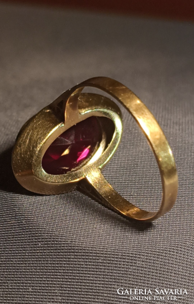 Large gold ring with a ruby-colored stone, very beautiful, serious women's