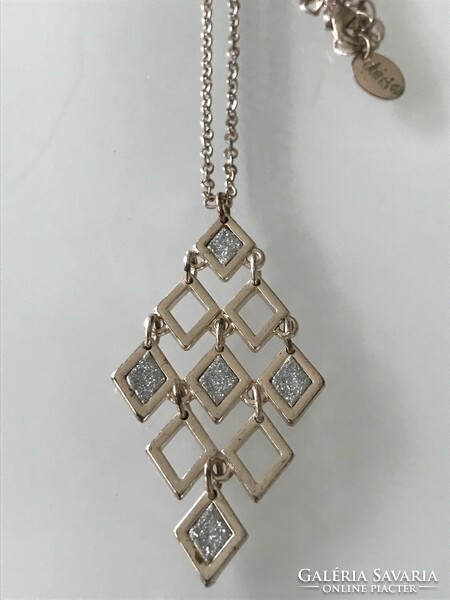 Claire's necklace with a beautiful pendant in pale rose gold