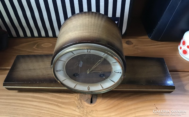 Old retro mantel clock