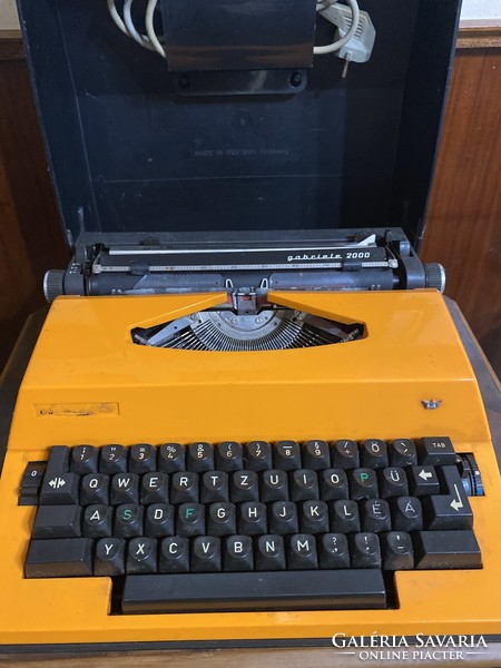 Adler gabriele 2000 electric finger typewriter, unused