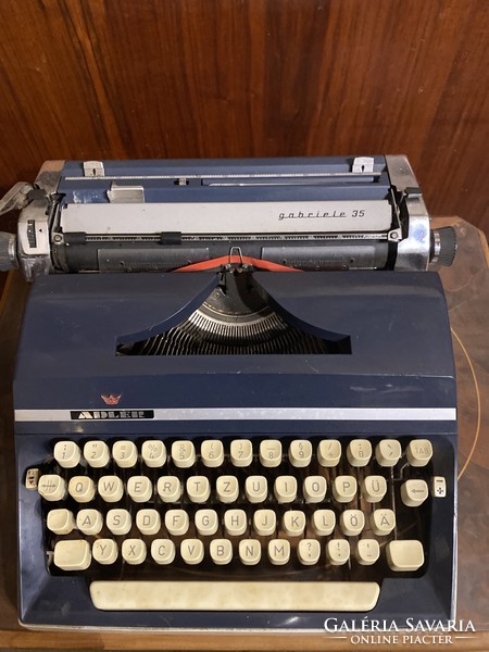 Adler gabriele 35 retro typewriter, barely used
