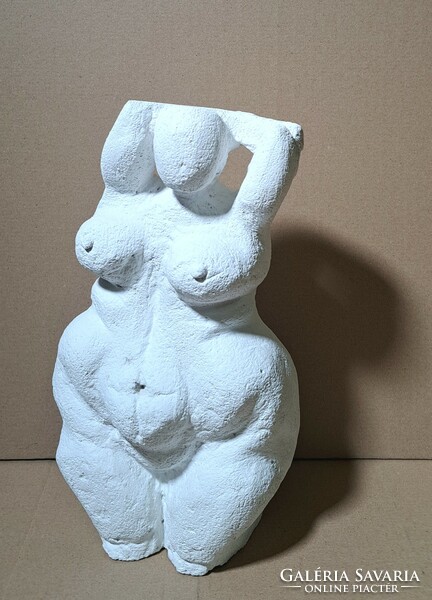 Modern Venus sculpture, inspired by prehistoric art - a full-bodied nude made of aerated concrete