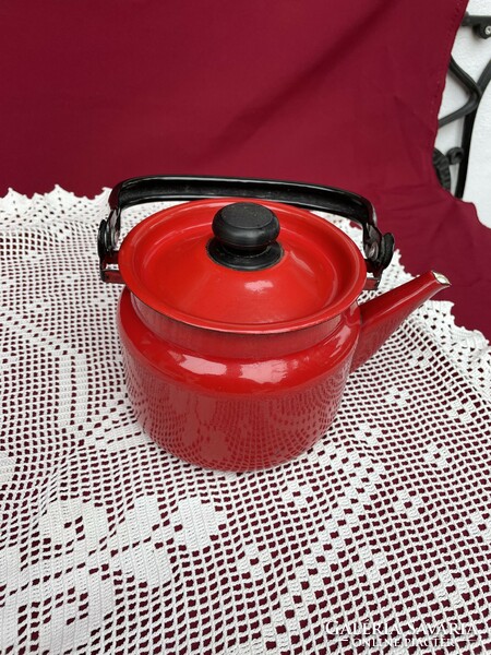 Kb 2 literes piros zománcos teáskanna használható szép állapotban van teafőző zomàncozott