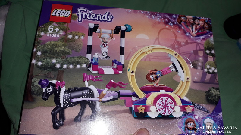 LEGO® Friends: Varázslatos akrobatika (41686) BONTATLANUL dobozával a képek szerint