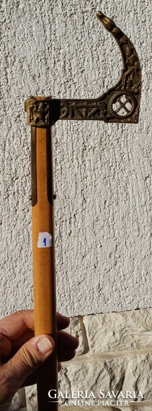 A special hiking stick with a specially designed lower part of the Bányàsz step. Hiking stick, walking stick.