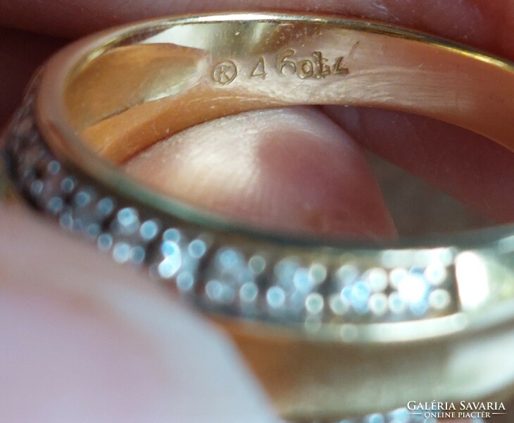 Arany gyűrű briliánssal, smaragddal