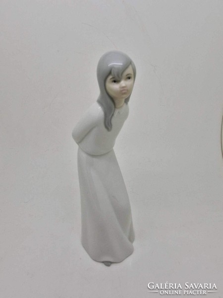 Valencia spanyol porcelán figura lány hálóingben 20cm