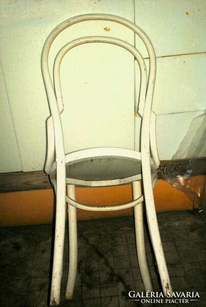 Thonett (jellegű) szék, érdekes alsó merevités