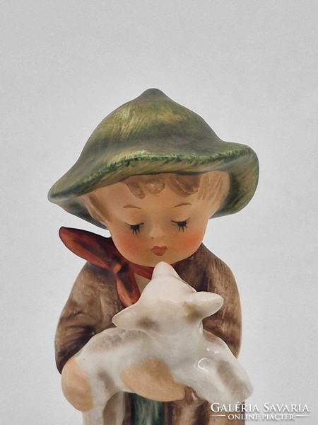 Hummel Goebel porcelán figura TMK4 68 Lost sheep fiú báránnyal 11.5cm