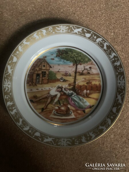 The most beautiful fairy tales of the Brothers Grimm on porcelain plates