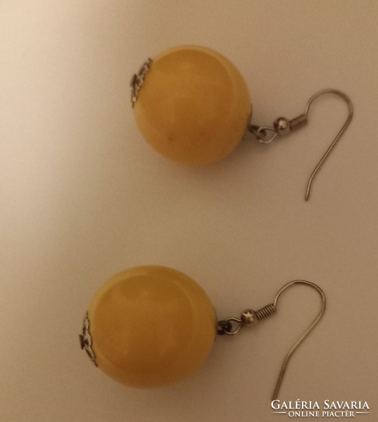 Earrings (craft items)