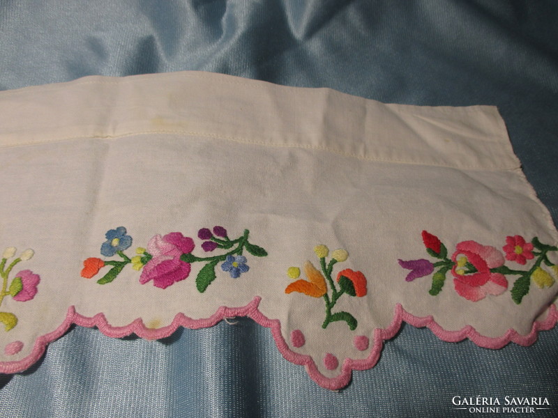 Old, beautiful embroidered shelf strip, handmade