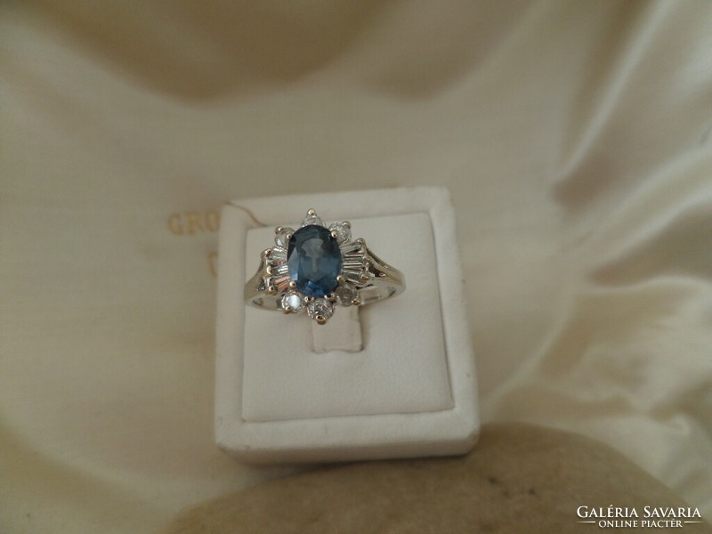 18K arany gyűrű valódi kék zafírral és brillekkel