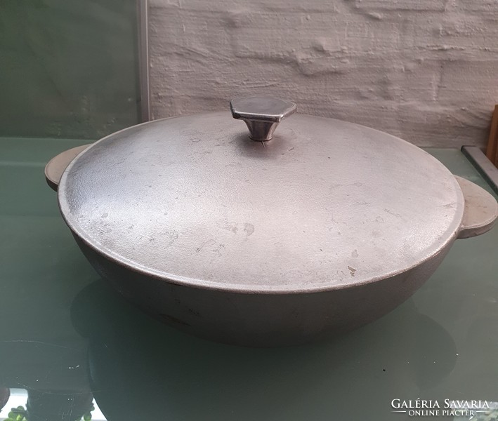 Large aluminum baking dish, old, completely new condition