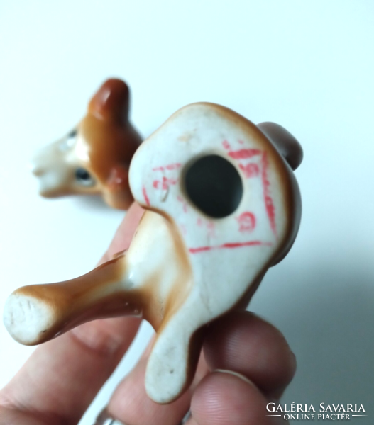 Porcelain swivel head dog, ring holder