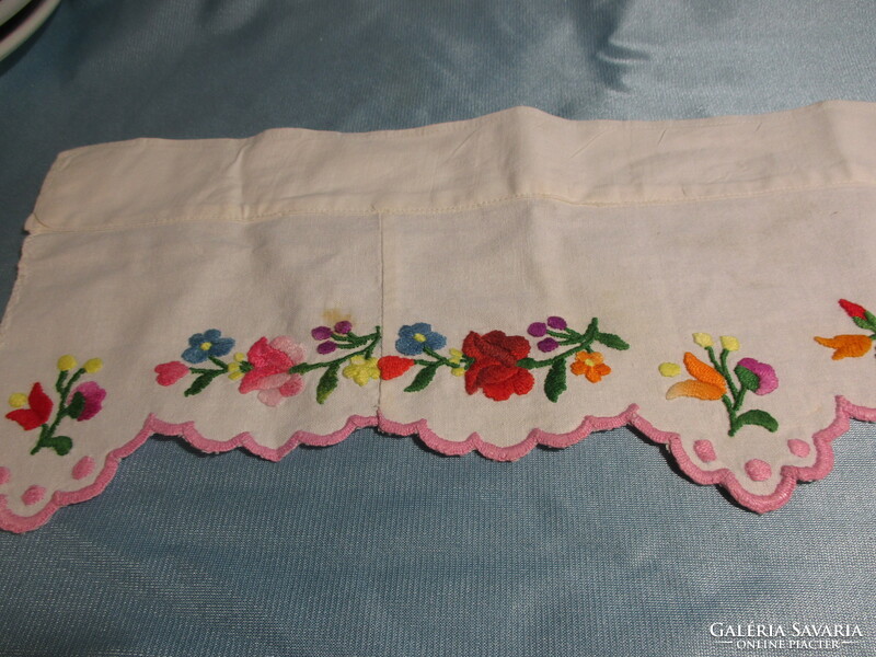 Old, beautiful embroidered shelf strip, handmade