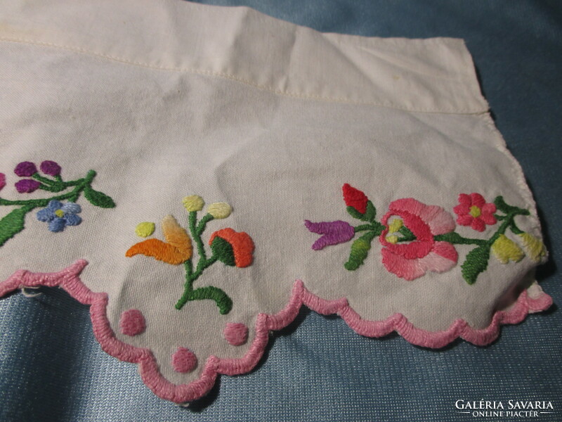 Old, beautiful embroidered shelf strip, handmade