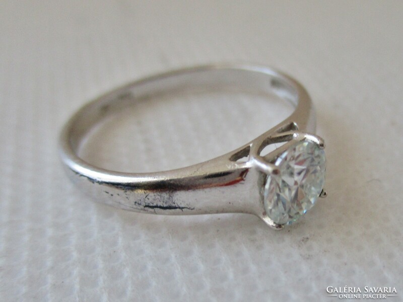 Nice silver solitaire ring with 0.84ct moissanite diamond