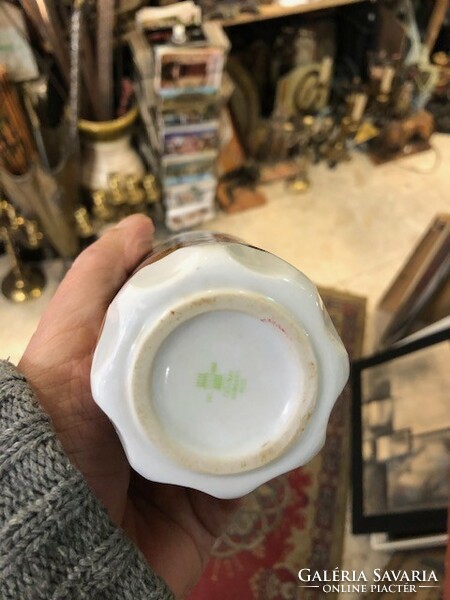 Zsolnay porcelán teás csésze, Hófehérkés, 8 cm-es magasságú.