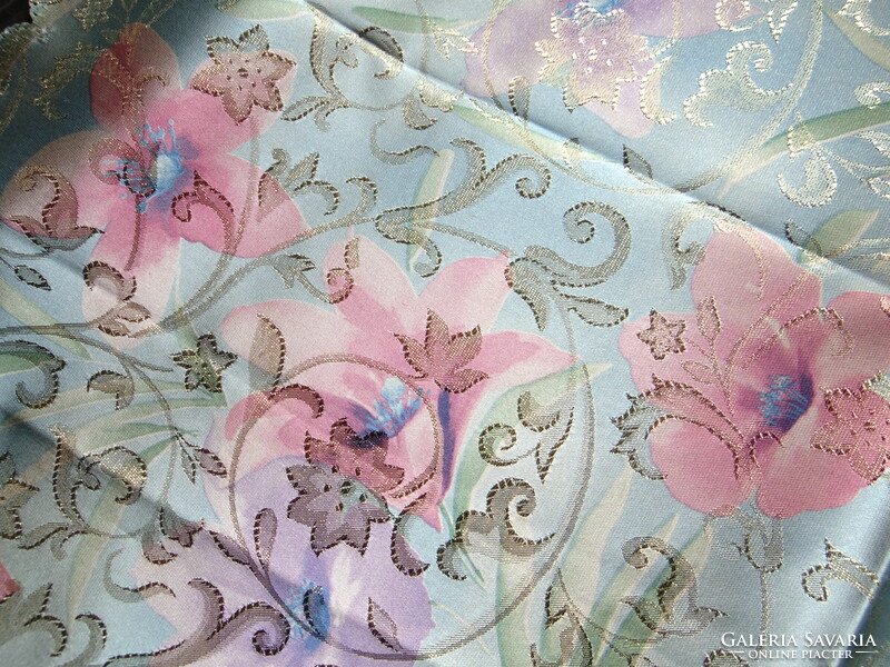 Szépséges virágos / ünnepi terítő pasztell színekben