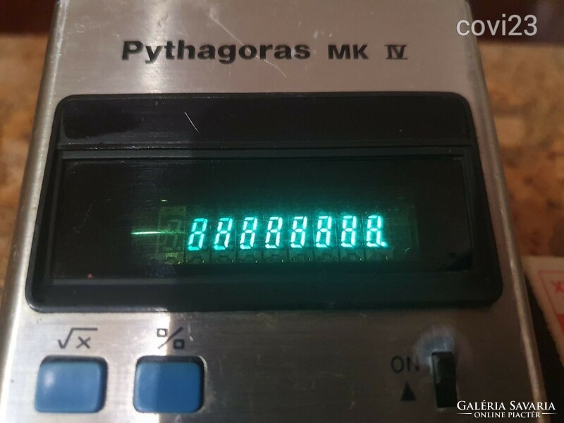 Retro Pythagoras MK IV VFD kijelzős (Vacuum Fluorescent Display) fénydiódás számológép