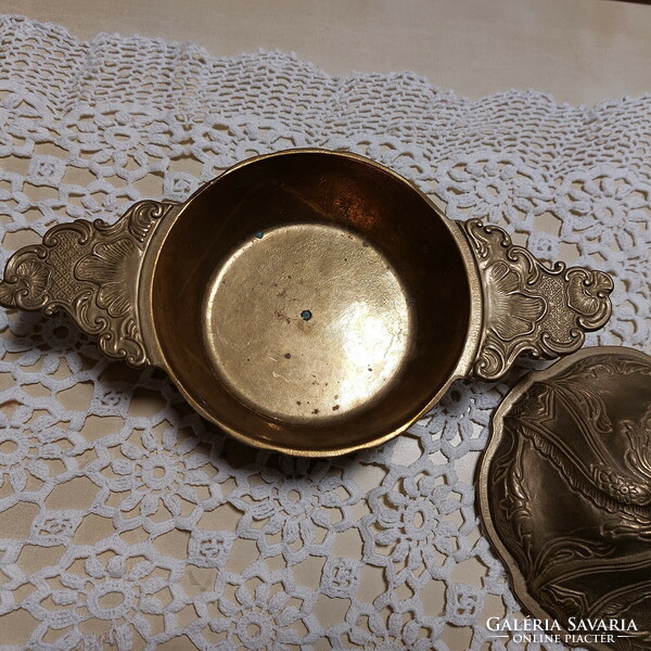 Bonbonier table decoration with a copper lid
