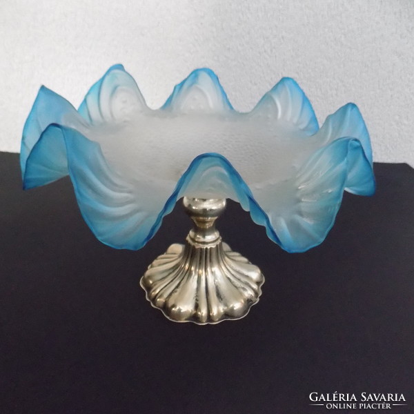 Silver table centerpiece with frilled glass!