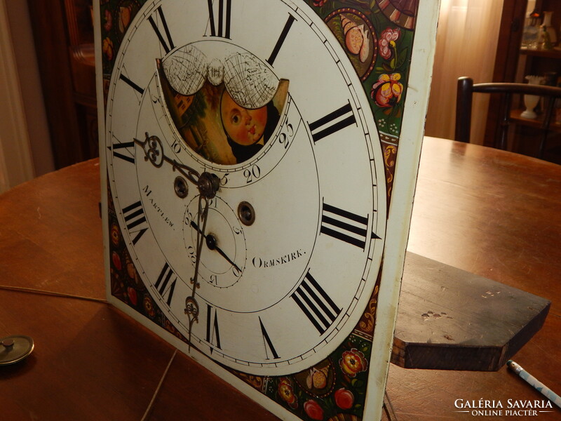 Baroque stationary clock with moon phase and calendar from the 1800s in excellent and reliable working condition