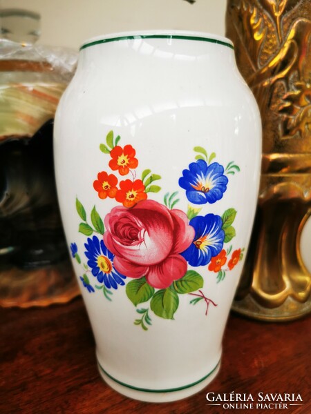 Kispest rose vase