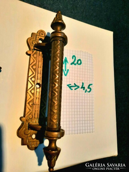 Copper door handle for sale in perfect condition as can be seen from the pictures. It comes from Hagabol!!