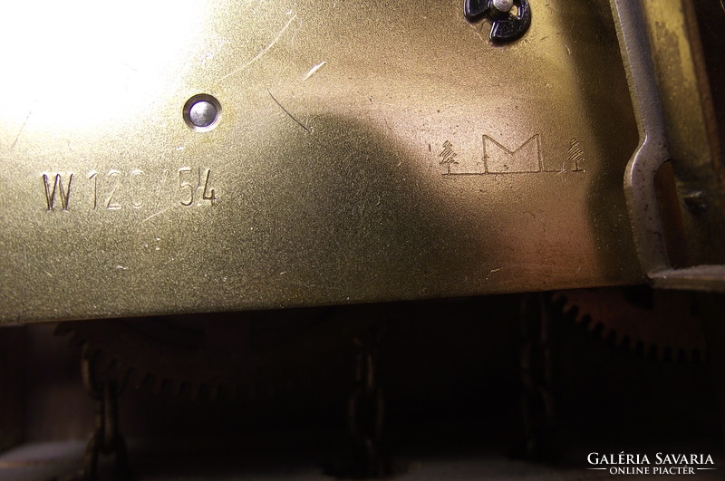 Kétsúlyos, rézszámlapos falióra.