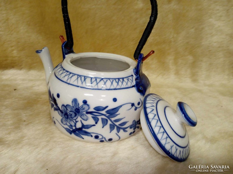 Porcelain coffee dispenser with a blue pattern, in patina condition.