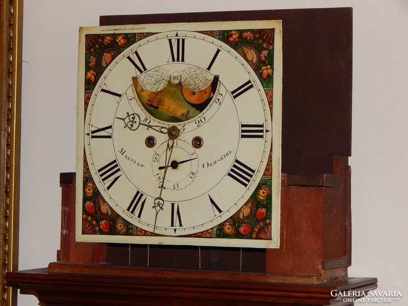 Baroque stationary clock with moon phase and calendar from the 1800s in excellent and reliable working condition