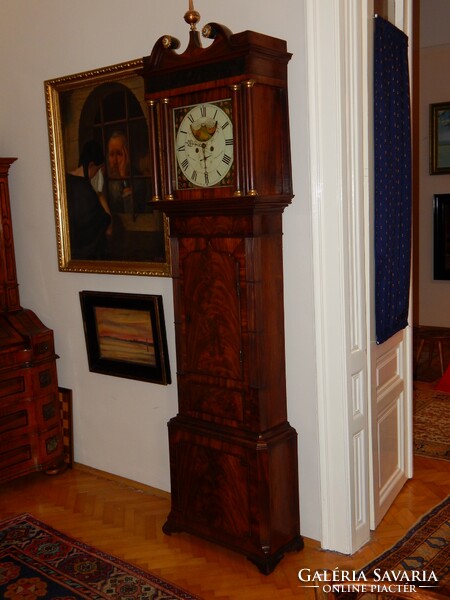 Baroque stationary clock with moon phase and calendar from the 1800s in excellent and reliable working condition