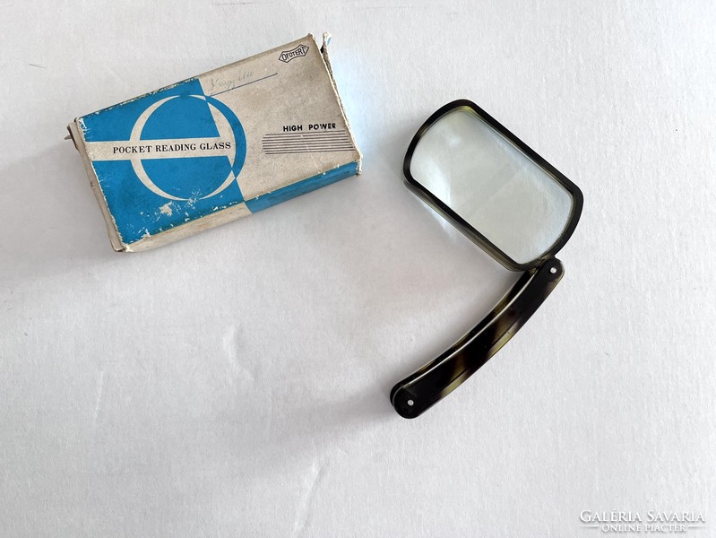 Old, retro photo-mounted vinyl hand magnifier, loupe in its original box (made in Japan)