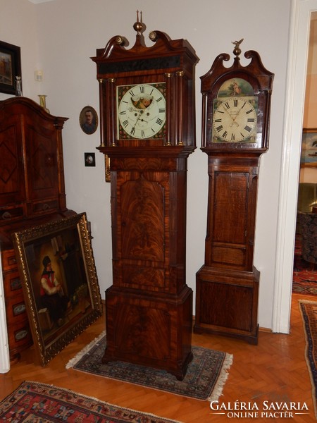 Baroque stationary clock with moon phase and calendar from the 1800s in excellent and reliable working condition