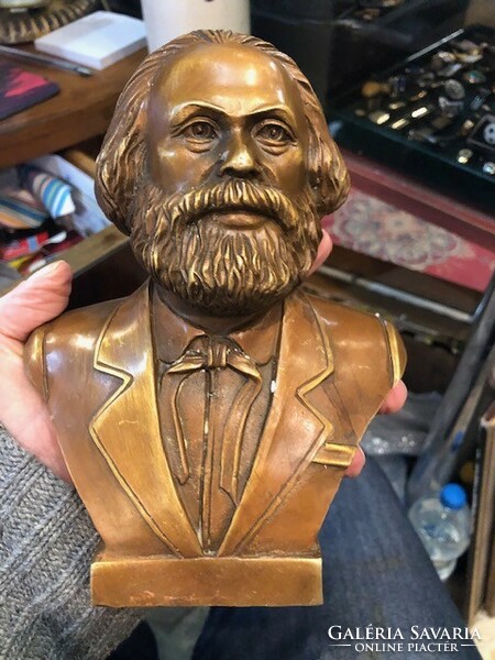 Bronze statue of Karl Marx, 18 cm high.