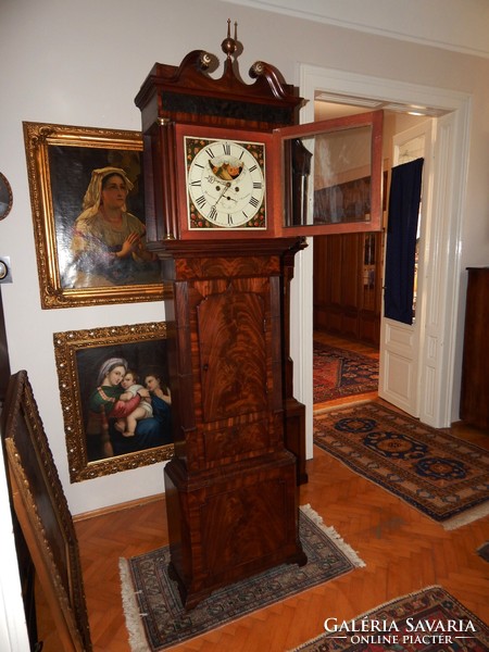 Baroque stationary clock with moon phase and calendar from the 1800s in excellent and reliable working condition