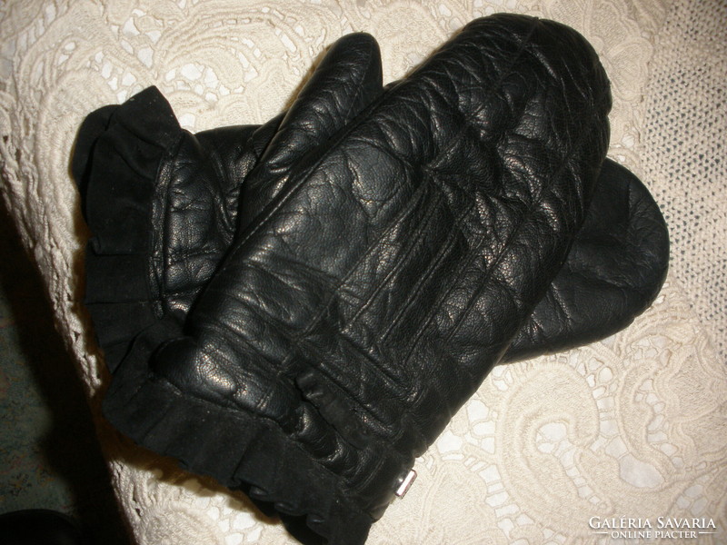 Frilled leather gloves, lined