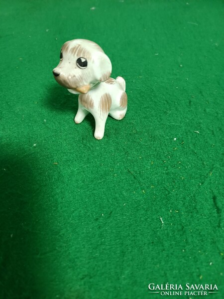 Porcelán bólogató kutya