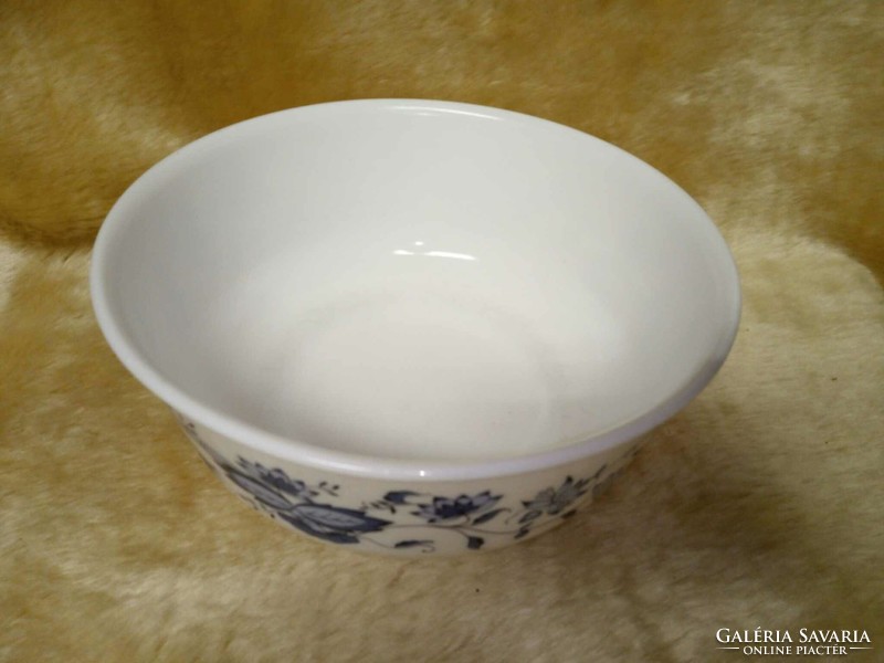 23 cm diameter serving bowl with a blue pattern
