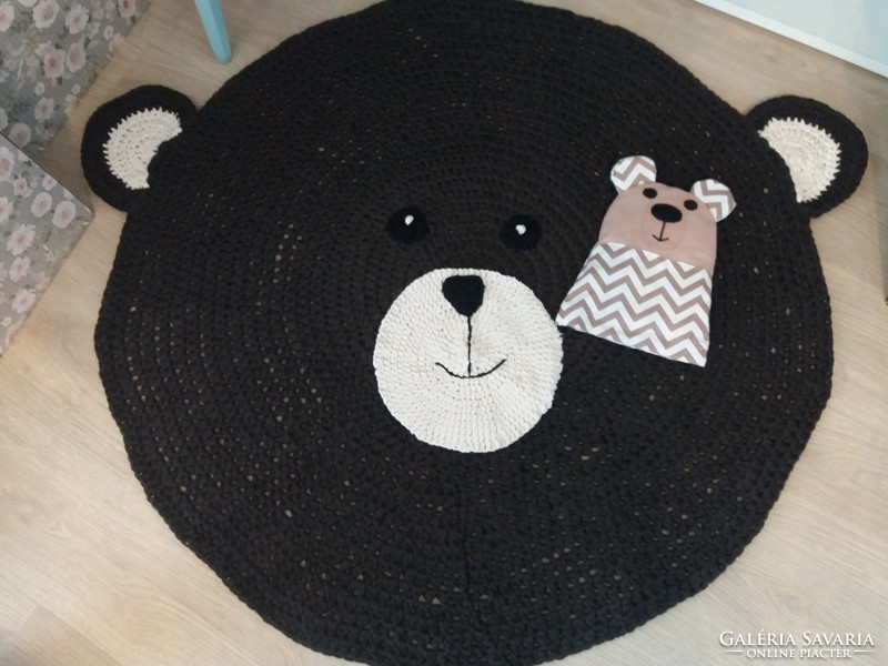 Hand-crocheted teddy bear rug made of premium ribbon yarn.