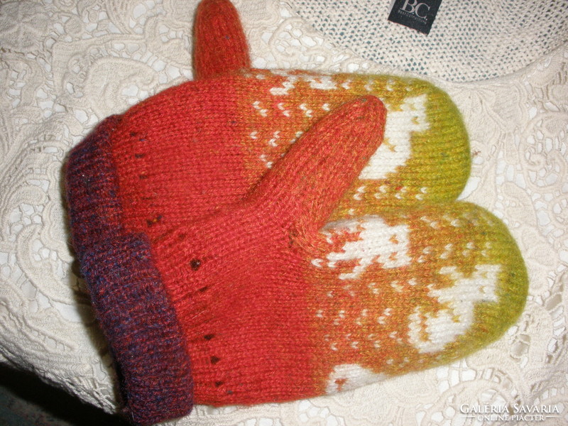 Cat-lined wool gloves