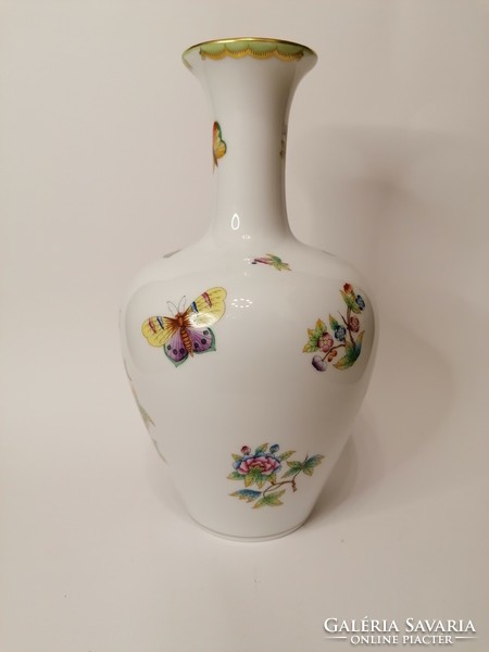 A large vase of Viktoria Vbo Herend. Immaculate, 27cm.