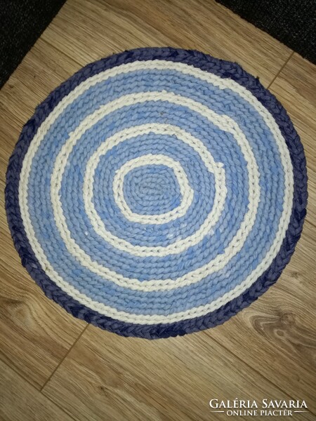 Crocheted round rag rug