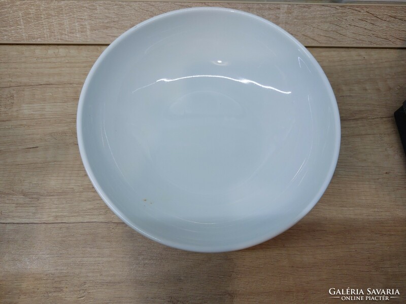 A rare 17cm bowl of Alföldi porcelain