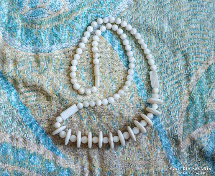 Necklace, jewelry made of mother-of-pearl pieces
